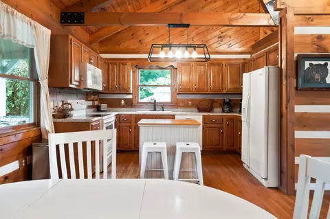 Kitchen - 11720 Fox Hill Rd, Baxter, TN 38544 photo 3 of 3