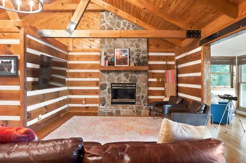 Living - 11720 Fox Hill Rd, Baxter, TN 38544 photo 3 of 4