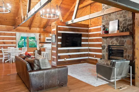 Living - 11720 Fox Hill Rd, Baxter, TN 38544 photo 4 of 4
