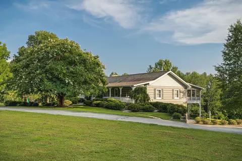 Exterior - 11720 Fox Hill Rd, Baxter, TN 38544 photo 4 of 23