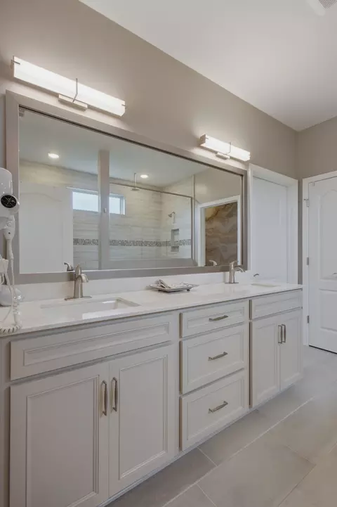 Bath - 2204 Henderson Dr, Spring Hill, TN 37174 photo 2 of 7