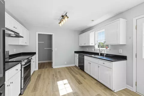 Kitchen - 3085 Schoolside St, Murfreesboro, TN 37128 photo 1 of 3