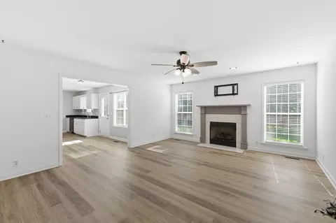 Living - 3085 Schoolside St, Murfreesboro, TN 37128 photo 2 of 4