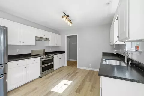 Kitchen - 3085 Schoolside St, Murfreesboro, TN 37128 photo 2 of 3
