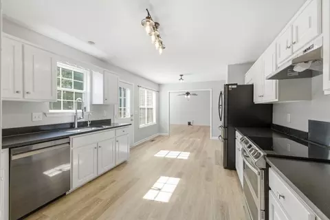 Kitchen - 3085 Schoolside St, Murfreesboro, TN 37128 photo 3 of 3