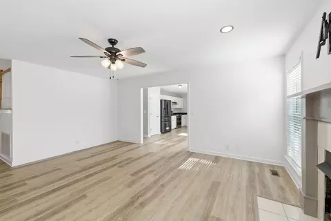 Living - 3085 Schoolside St, Murfreesboro, TN 37128 photo 4 of 4