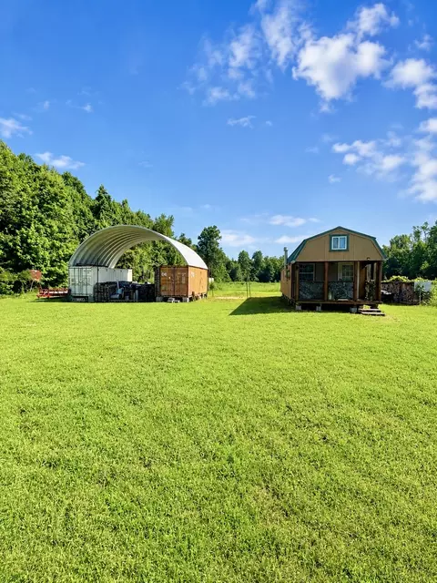 2071 Deer Creek Rd, Linden, TN 37096