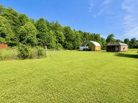 2071 Deer Creek Rd, Linden, TN 37096