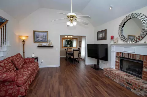 Living - 1822 Pennington Dr, Murfreesboro, TN 37129 photo 1 of 2