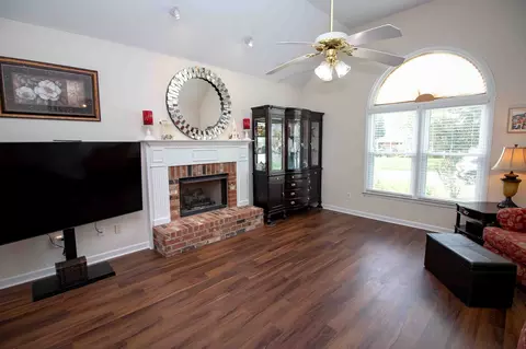 Living - 1822 Pennington Dr, Murfreesboro, TN 37129 photo 2 of 2