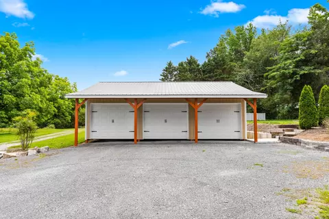Exterior - 11134 London Ln, Apison, TN 37302 photo 3 of 12