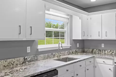 Kitchen - 11134 London Ln, Apison, TN 37302 photo 2 of 2