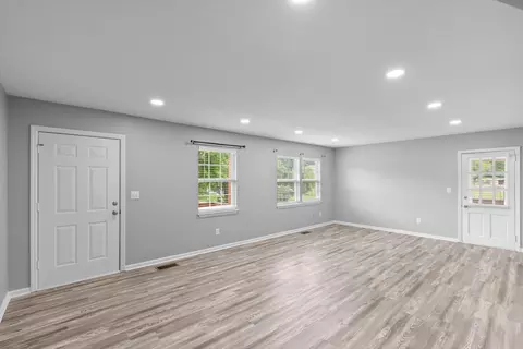 Living - 11134 London Ln, Apison, TN 37302 photo 1 of 4