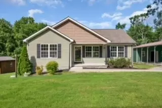 1315 N Charlotte St, Dickson, TN 37055