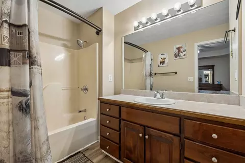 Bath - 2075 Nikki Dr, Springfield, TN 37172 photo 1 of 2