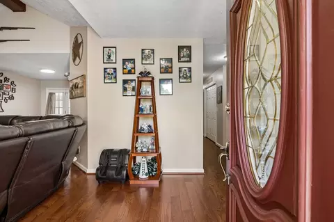 Entry Way - 2075 Nikki Dr, Springfield, TN 37172 photo 1 of 4