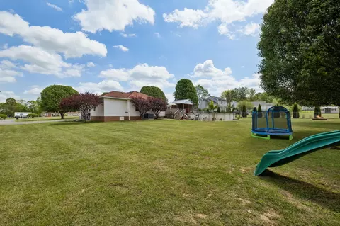 Exterior - 2075 Nikki Dr, Springfield, TN 37172 photo 15 of 18