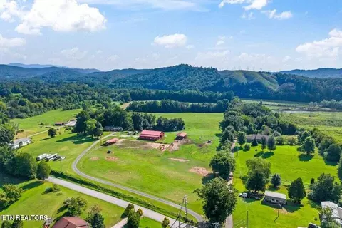 786 Swan Pond Circle Rd, Harriman, TN 37748