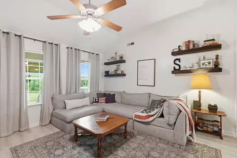 Living - 1569 Ringwald Rd, Murfreesboro, TN 37130 photo 1 of 1