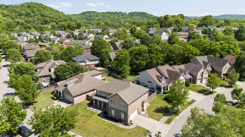 7476 Riverland Dr, Nashville, TN 37221
