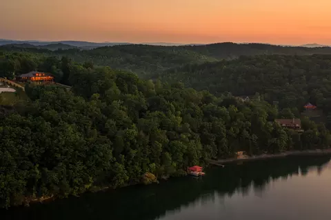 260 Lakeside Lodge Ln, Spring City, TN 37381