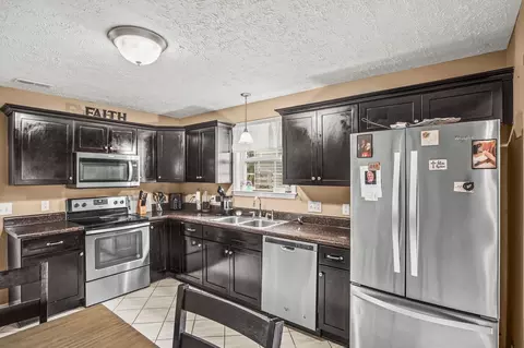 Kitchen - 914 16th Ave E, Springfield, TN 37172 photo 2 of 5