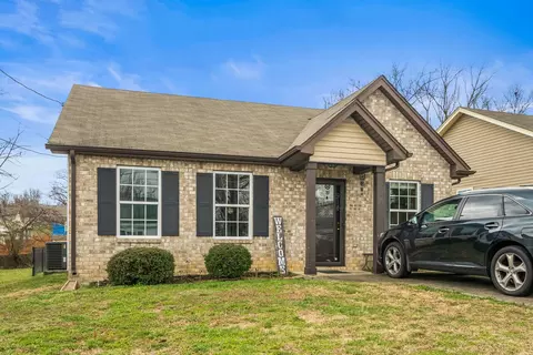 Exterior - 914 16th Ave E, Springfield, TN 37172 photo 2 of 9