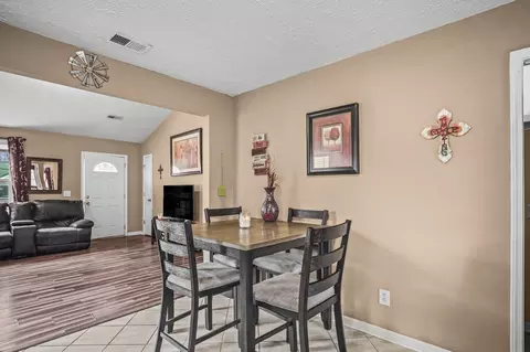 Dining - 914 16th Ave E, Springfield, TN 37172 photo 1 of 1