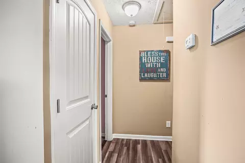 Entry Way - 914 16th Ave E, Springfield, TN 37172 photo 2 of 3