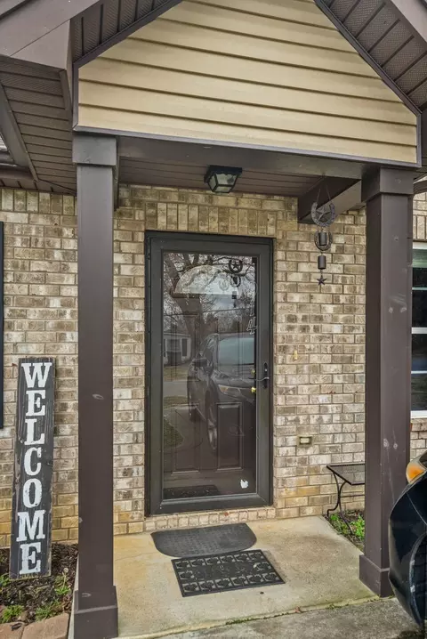Entry Way - 914 16th Ave E, Springfield, TN 37172 photo 1 of 3