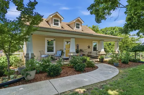 1300 Oak Grove Rd, Dickson, TN 37055