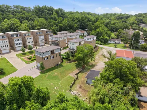 105 Demoss Rd, Nashville, TN 37209