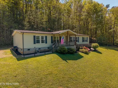 631 Laurel Rd, Clinton, TN 37716