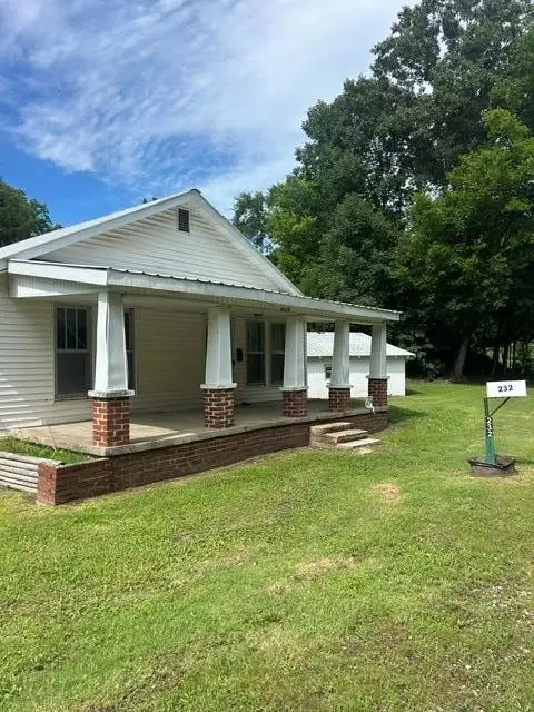 232 Natchez Trace Rd, Camden, TN 38320