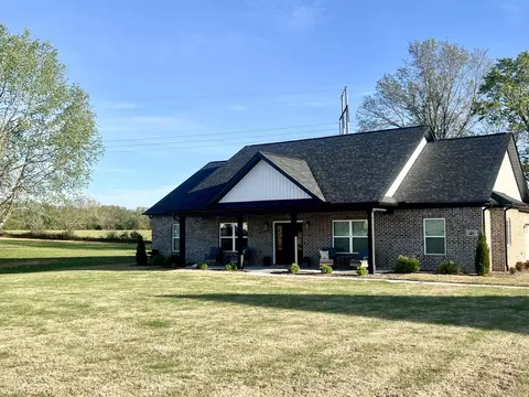 46 Hancock Branch Dr, Fayetteville, TN 37334