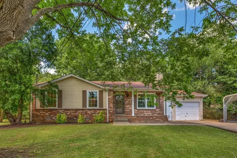 385 Nathaniel Ct, Clarksville, TN 37042