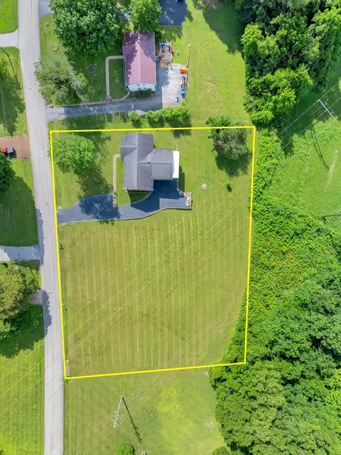 308 Lake Dr, Columbia, TN 38401