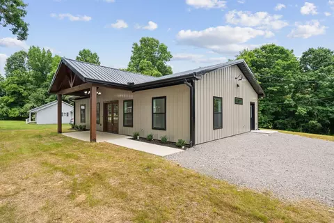Exterior - 701 Oak Grove Rd, Goodspring, TN 38460 photo 4 of 5