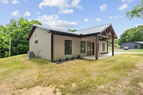 Exterior - 701 Oak Grove Rd, Goodspring, TN 38460 photo 3 of 5