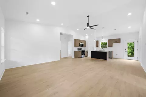 Living - 701 Oak Grove Rd, Goodspring, TN 38460 photo 2 of 3