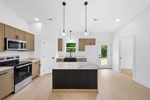 Kitchen - 701 Oak Grove Rd, Goodspring, TN 38460 photo 2 of 4