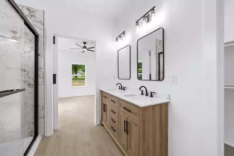 Entry Way - 701 Oak Grove Rd, Goodspring, TN 38460 photo 2 of 3