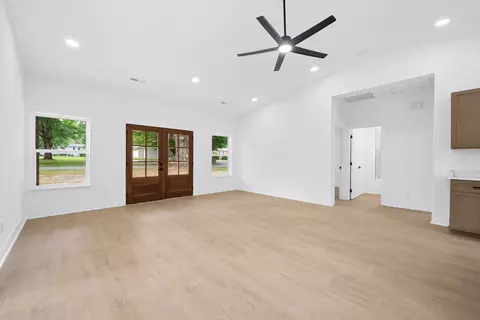 Living - 701 Oak Grove Rd, Goodspring, TN 38460 photo 3 of 3