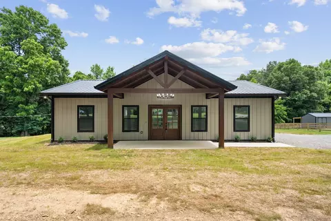 701 Oak Grove Rd, Goodspring, TN 38460