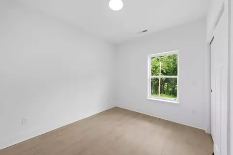Bedroom - 701 Oak Grove Rd, Goodspring, TN 38460 photo 5 of 5