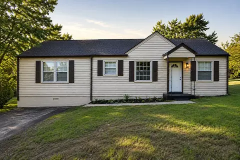 1232 Coarsey Dr, Nashville, TN 37217