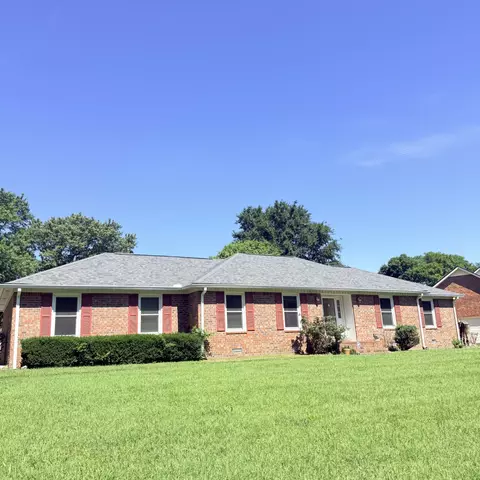2318 Riverstone Dr, Murfreesboro, TN 37128
