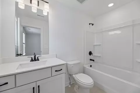 Bath - 3711 Wiregrass Ct, Rockvale, TN 37153 photo 6 of 7