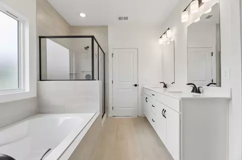 Bath - 3711 Wiregrass Ct, Rockvale, TN 37153 photo 4 of 7