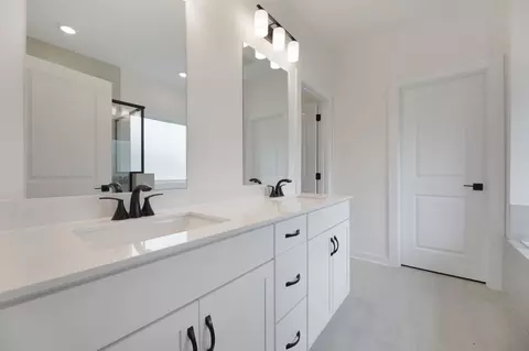 Bath - 3711 Wiregrass Ct, Rockvale, TN 37153 photo 2 of 7